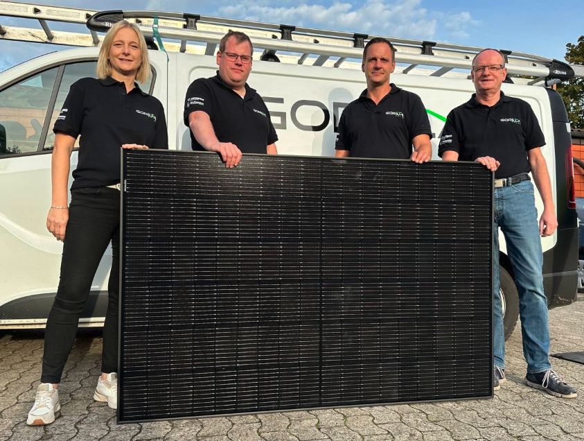 Team von Gorilla Solar bei der fachgerechten PV-Montage